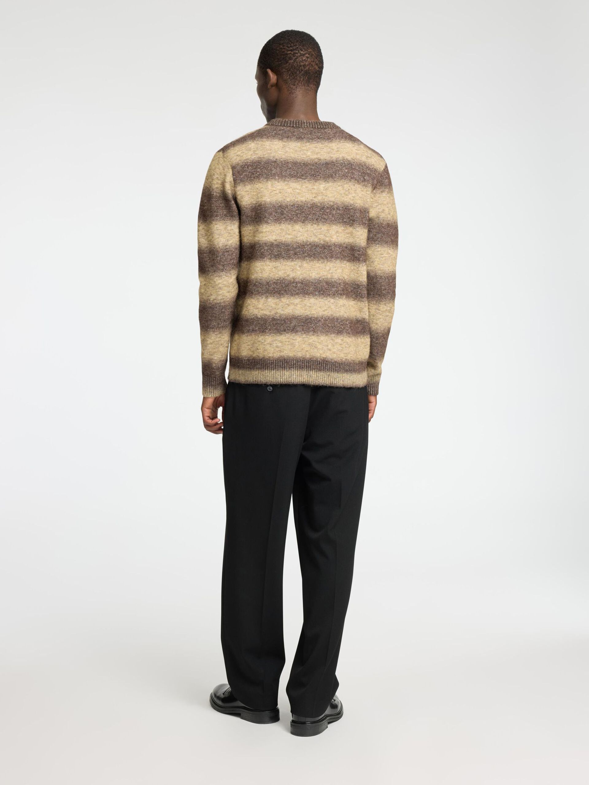 SELECTED HOMME OMBRE CREW NECK - CHOCOLATE TORTE